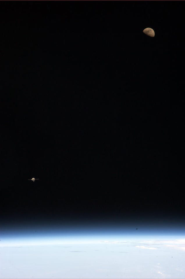 Awe-Inspiring Pictures Taken from the ISS as the New Year Begins