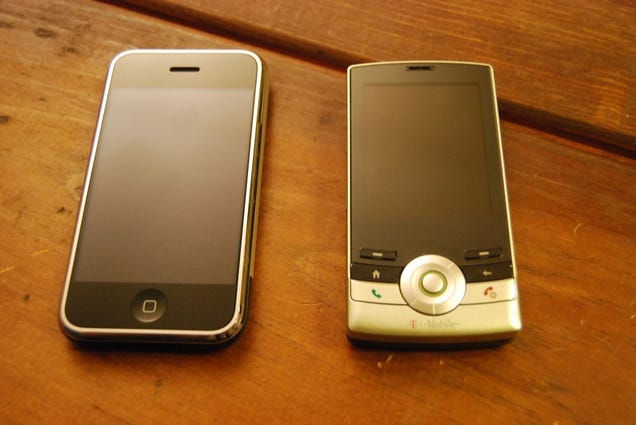 T-Mobile HTC Shadow Sizemodo vs iPhone vs Palm Centro vs BB Curve vs Sprint HTC Touch