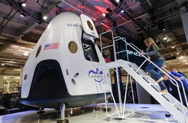 SpaceX Dragon V2, la nave capaz de llevar a 7 astronautas al espacio