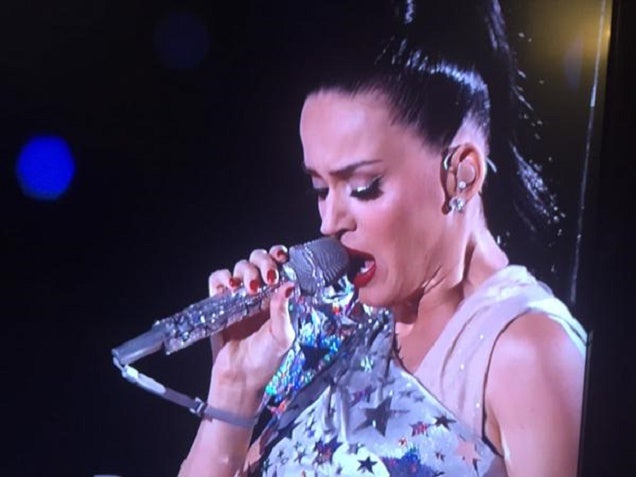 Katy Perry Wore A Wiimote Strap To The Super Bowl