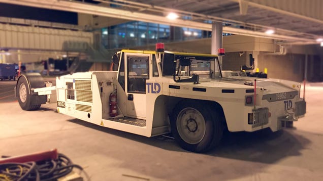 Pushback Tugs Are The Coolest Vehicles At The Airport