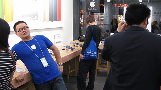 Fake Chinese Apple Store Looks Amazingly Real