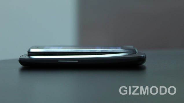 Motorola Droid 4 and RAZR MAXX Hands On: Two Giant Leaps for Droidkind