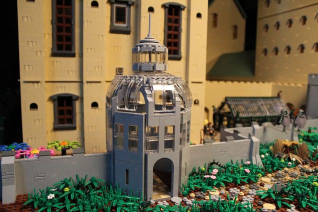 Hogwarts Comes To Life In This Incredible 400,000-Brick LEGO Diorama