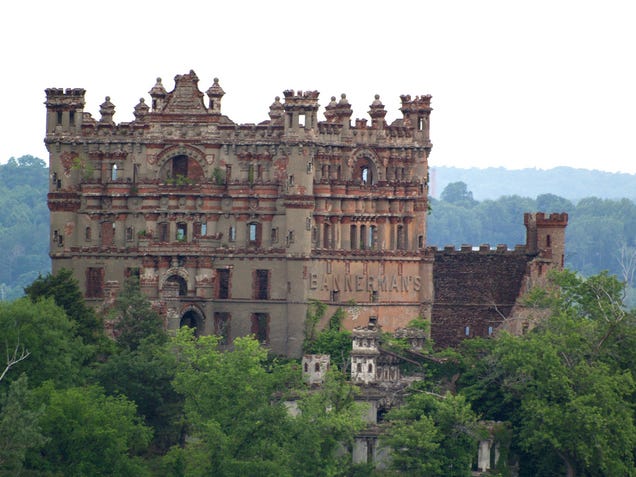 9 of the Most Fascinating Abandoned Mansions from Around the World