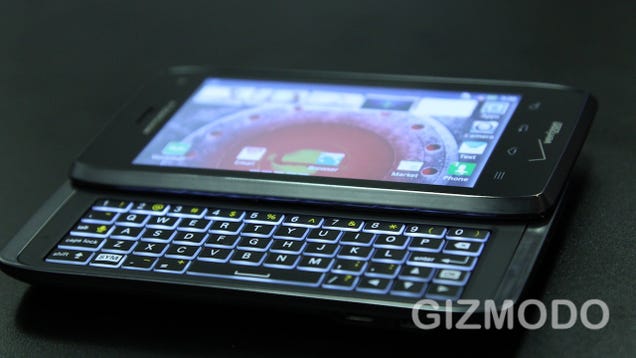 Motorola Droid 4 and RAZR MAXX Hands On: Two Giant Leaps for Droidkind