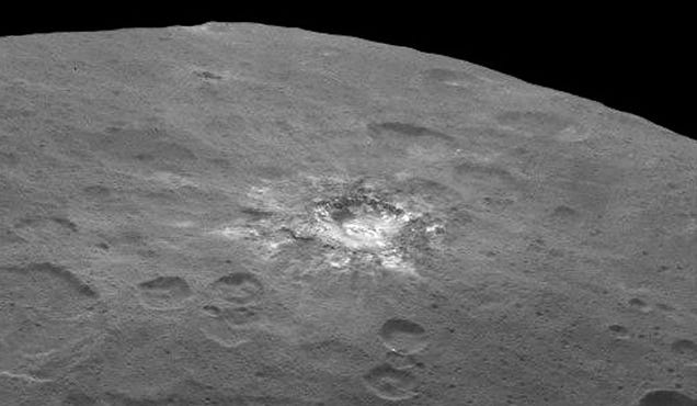 # sonda espacial arriba al planeta enano Ceres#El planeta enano Ceres. J8aljsxeujhyasrmxttj