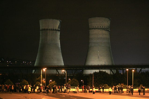 The Pyrotechnic Tragedy of Sheffield's Hyperbolic Cooling Towers