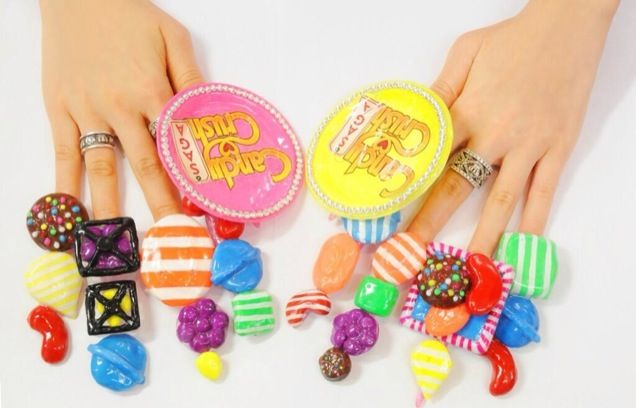 Woman Uses Her Unbelievable Fingernails To Promote Candy Crush