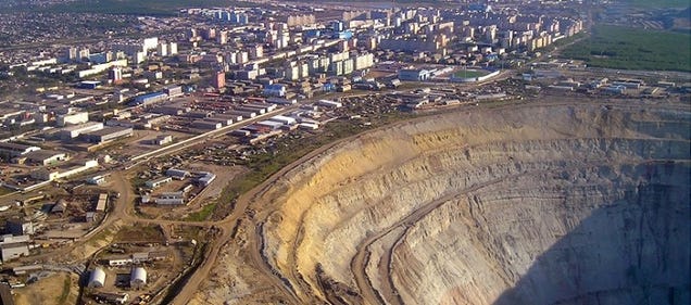 The entrance to hell is in the center of Asia and it's terrifying