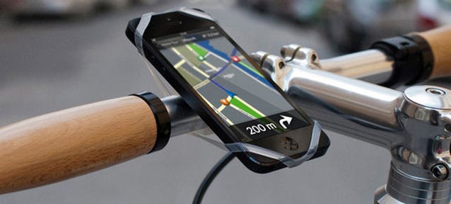 This Universal Mount Will Let You Use Any Phone on Your Handlebars