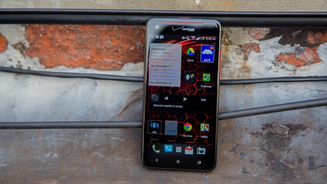 DNA vs Razr: What's Your Pick?