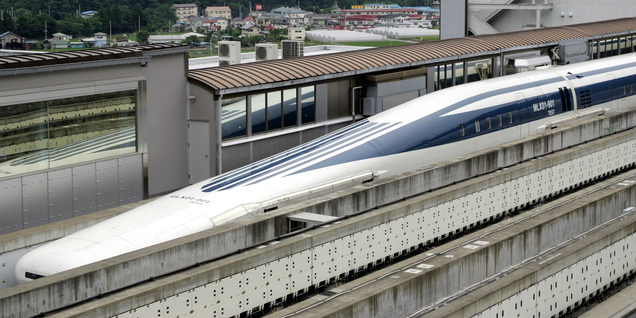 World's Fastest Train Hits 500km/h, And People Aboard Look Pretty Chill