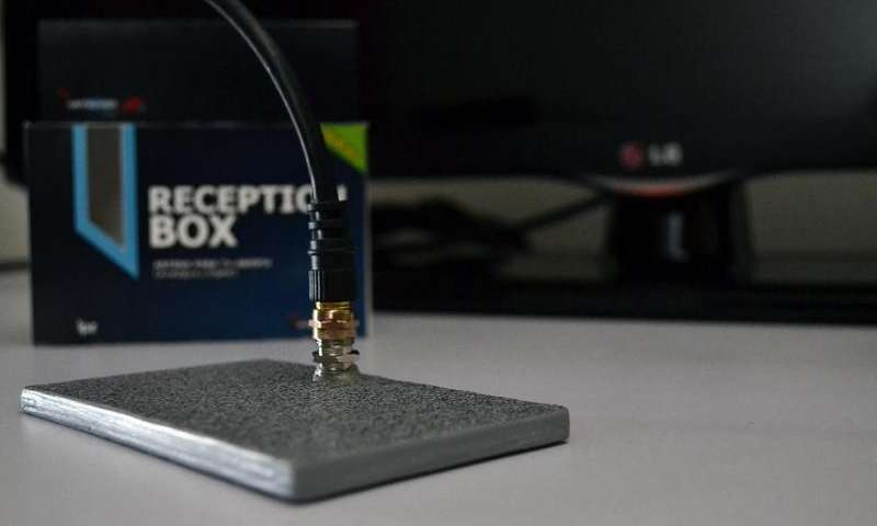 This Tiny 4-Inch TV Aerial Weighs 3oz But Picks Up Channels Perfectly