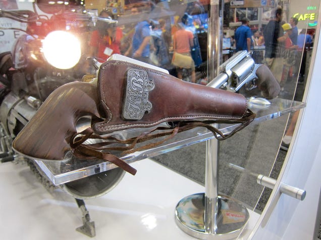 Why Joseph Gordon-Levitt has the crappiest gun in Looper