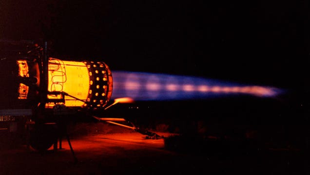 Stunning image of a burning hot Blackbird's jet engine