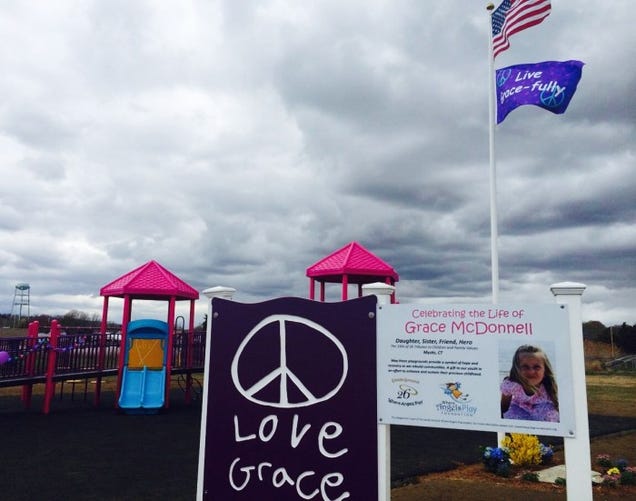 Sandy Hook Truther Steals Memorial Sign, Taunts Victim's Mother