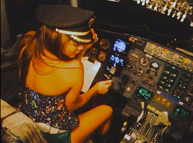 Hero Dumb Girl Is Like 'Can I Fly The Plane,' Mexican Pilot Like, 'OK'