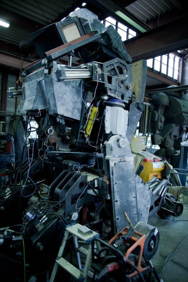 Holy heck, these Japanese hobbyists are building a 12-foot-tall pilotable mech