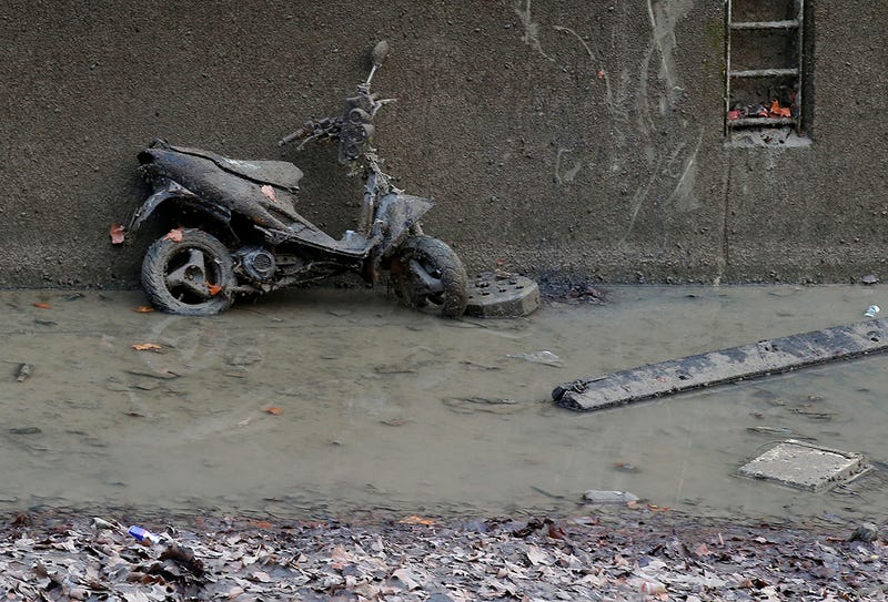 Bicicletas, pistolas y monedas de oro: todo lo que aparece al drenar un canal en París