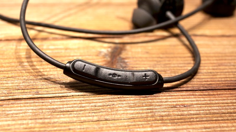 Bose Wireless SoundSport Earbuds Are Great for the Gym But Not Much Else