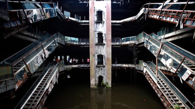 Thousands of Fish To Be Freed From Abandoned Mall Fish-Hell
