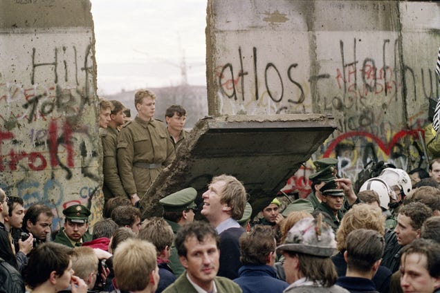 25 Years After the Wall Fell, Berlin Is a Haven for Cyber Rebellion