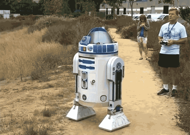 Egy repülő R2-D2 tette tiszteletét az idei Comic-Con-on