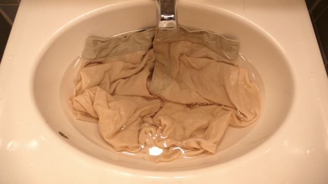 How To Make A Pair Of White Short-Shorts