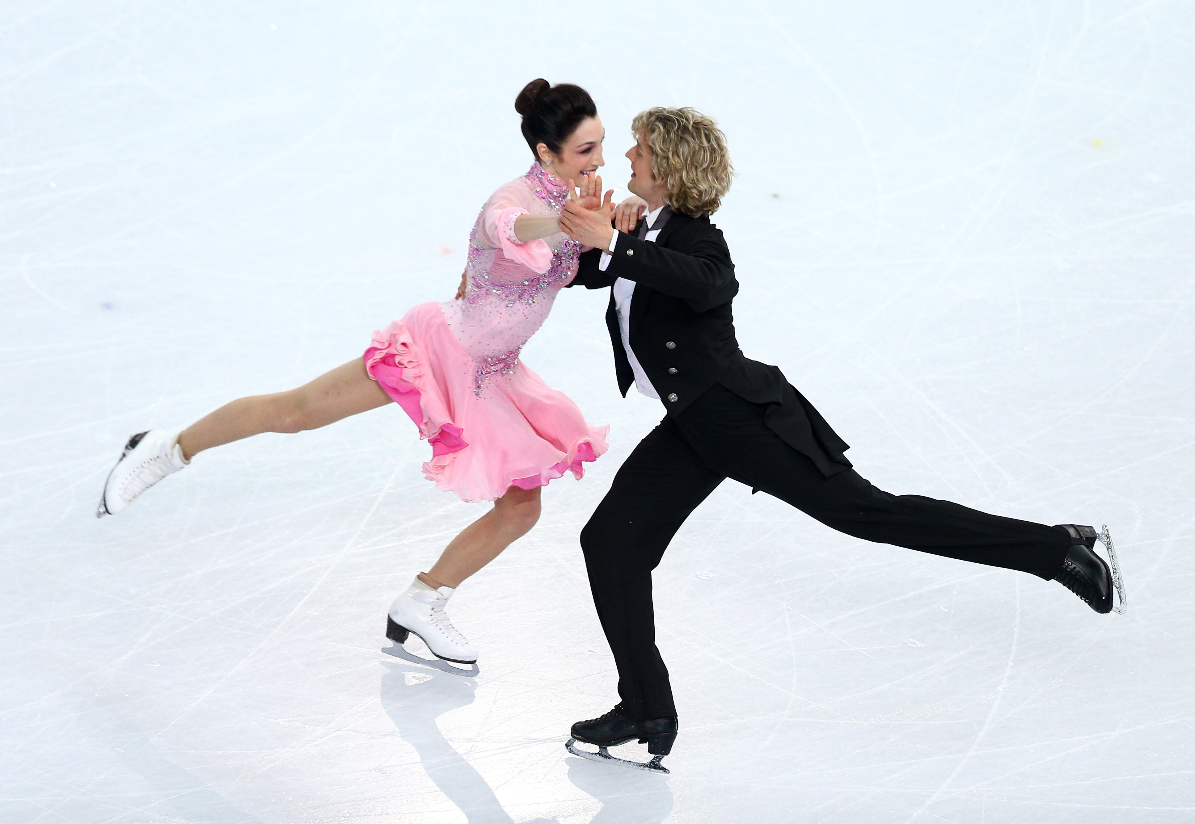 elsa ice skating game