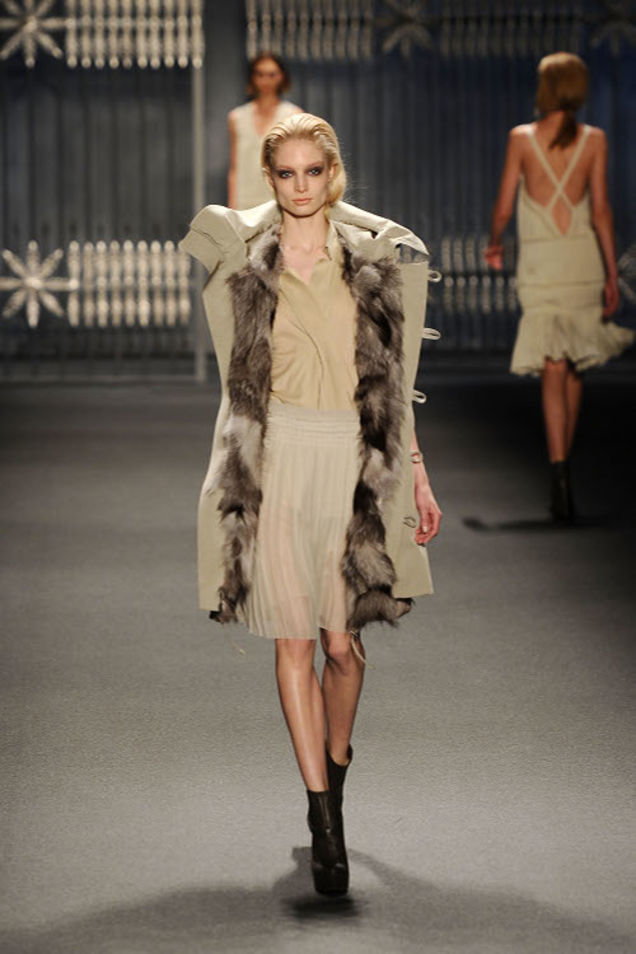 Vera Wang Makes Pleat Pleat Music