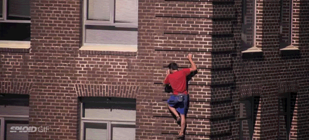Guy climbs a building with no equipment like a real life Spider-Man