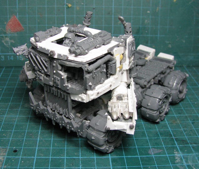 When Optimus Prime Meets Warhammer, My Jaw Drops