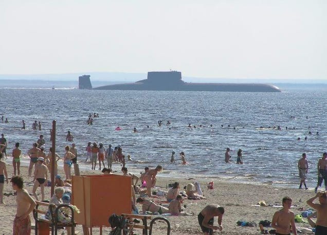 اضخم غواصة في تاريخ البشرية في زيارة مرعبة للشواطئ الروسية  Wvc9kcmxur03v4sfcr0w