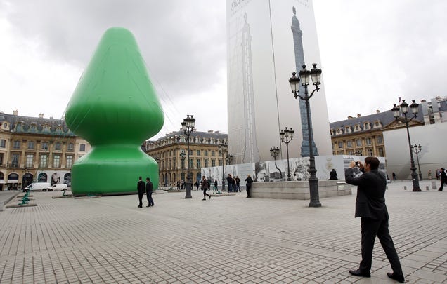 French Uptight Over 24-Foot Parisian Butt Plug