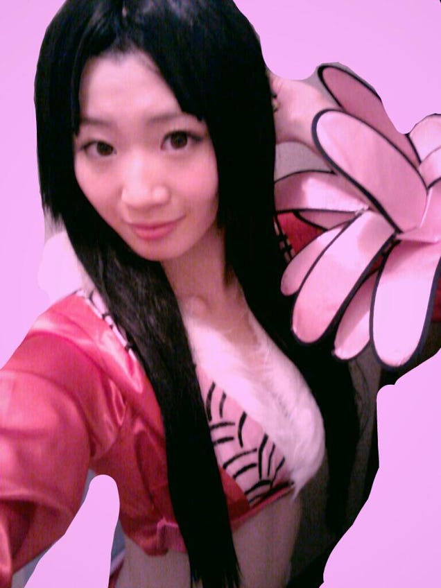Cosplaying as a Curvy One Piece Character Ain't Easy!