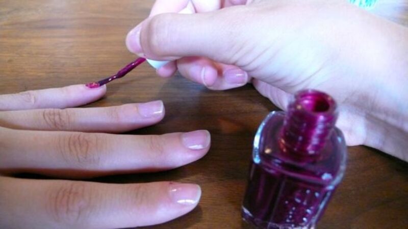 How to Give Yourself A Shabby Chic Antique Manicure