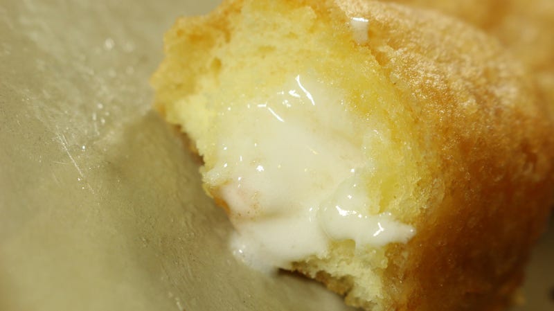 Snacktaku Cooks And Eats Hostess Deep Fried Twinkies