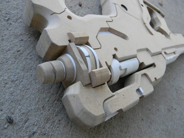 Man Builds a Real Mass Effect Gun, it's Used by the Real Samara