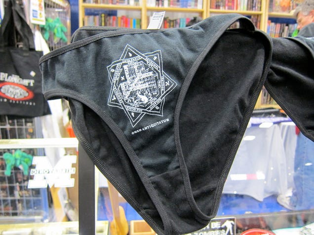 The Most Sensational Sights (and Best Things to Buy) on the Comic-Con Floor