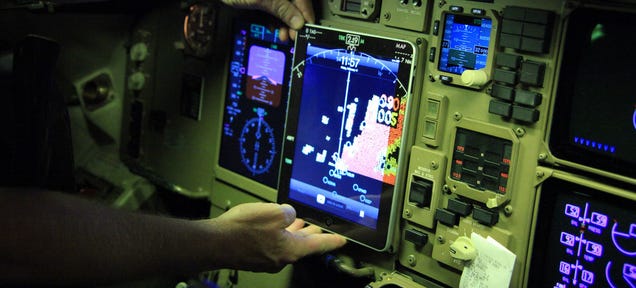 American Airlines Planes Grounded Because of Pilot iPad Crashes
