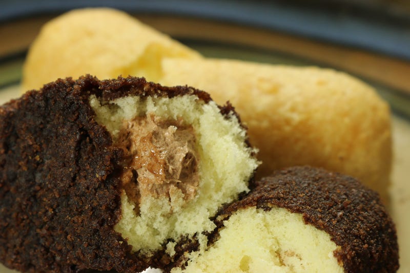 Snacktaku Cooks And Eats Hostess Deep Fried Twinkies