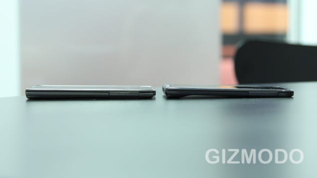 Motorola Droid 4 and RAZR MAXX Hands On: Two Giant Leaps for Droidkind