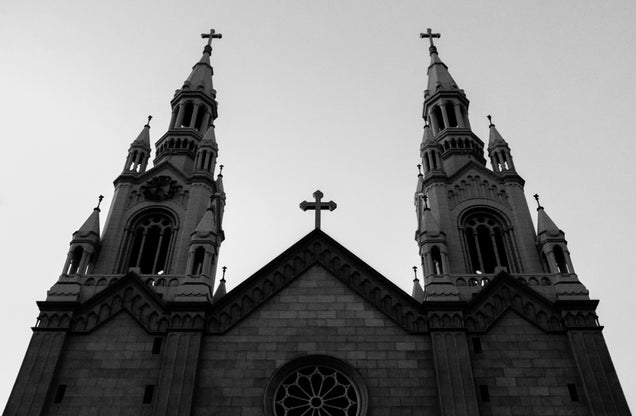19 Photos Of (Near) Perfect Symmetry