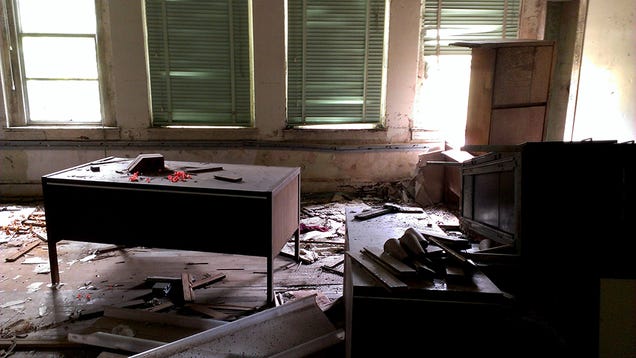 These Photos of An Abandoned School Will Send Shivers Down Your Spine