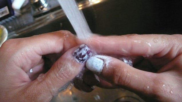 How to Give Yourself A Shabby Chic Antique Manicure
