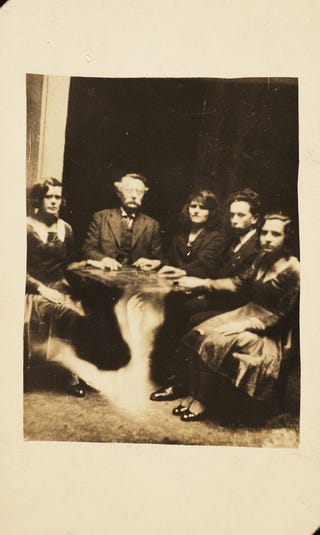 The Goofiest Old Timey Spirit Portraits Ever Photographed