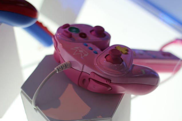 ​The New Wii U GameCube Controllers Are Super Hot