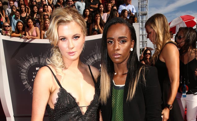 Ireland Baldwin and Angel Haze Arrived Hand in Hand at VMAs