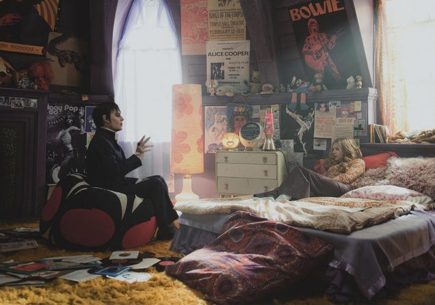 28 stills from Dark Shadows prove Tim Burton has not yet tired of pancake makeup